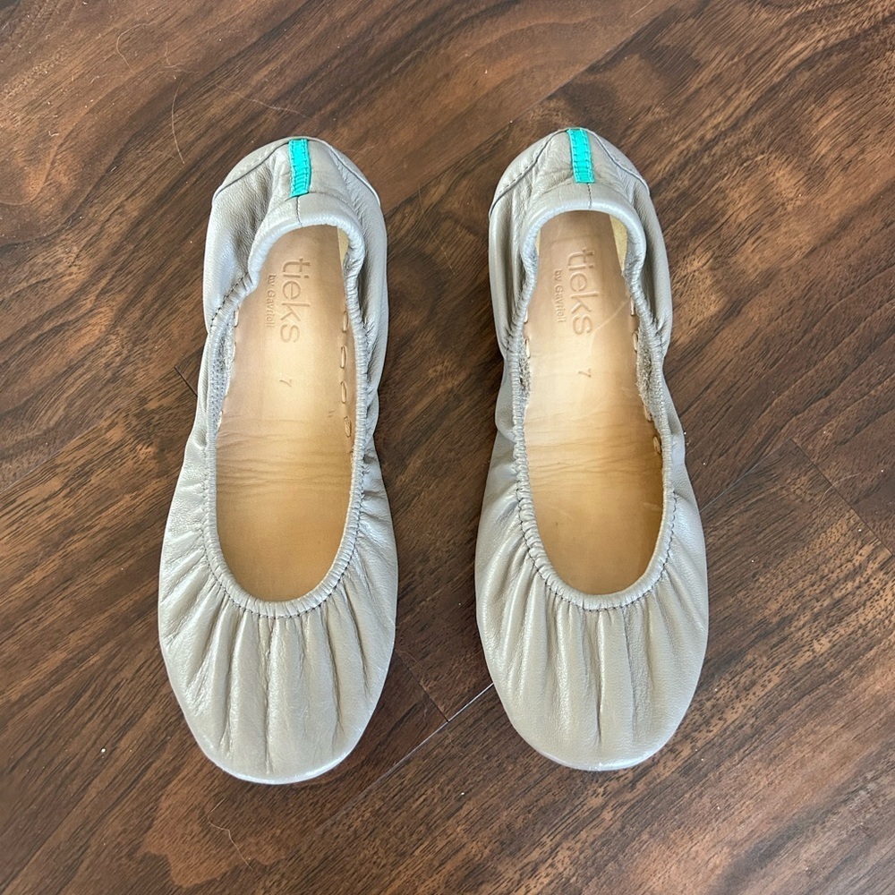 Tieks by Gavrieli Taupe Leather Slip On Ballet Flats Casual Shoes
Size 7 - Picture 2 of 12